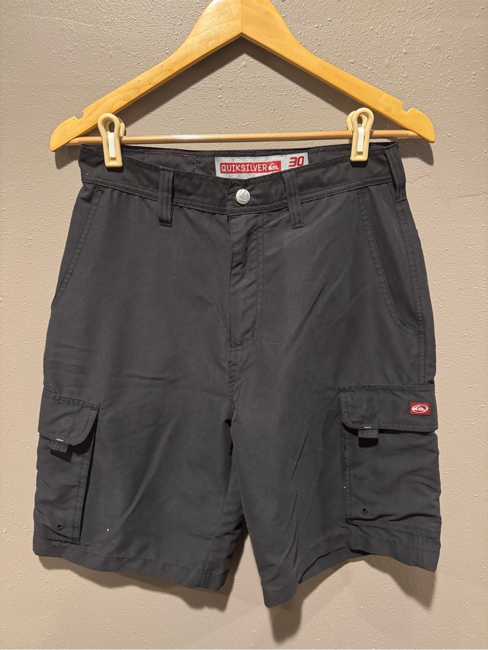 Vintage Quiksilver Men's Black Cargo Shorts Y2K